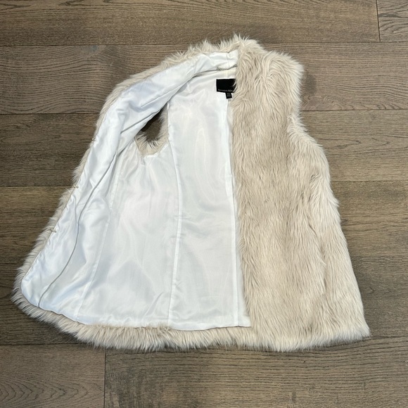 Banana Republic | Cream Faux Shearling Vest | Size Extra Small - Picture 4 of 5